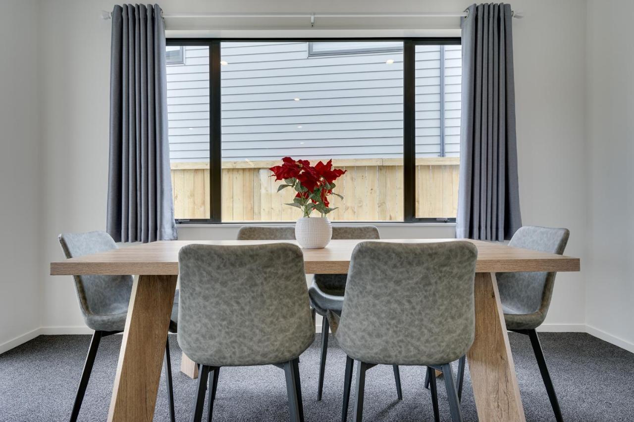 Fabulous River View - Brand New House In ハミルトン エクステリア 写真