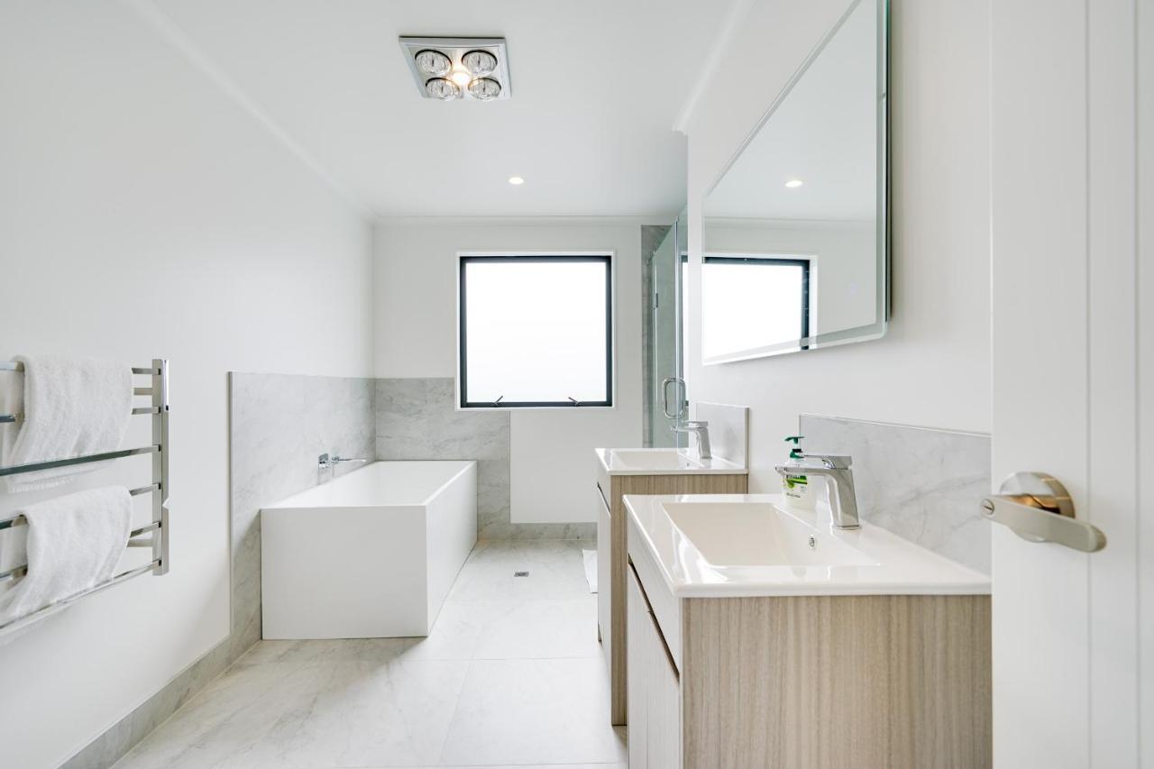 Fabulous River View - Brand New House In ハミルトン エクステリア 写真